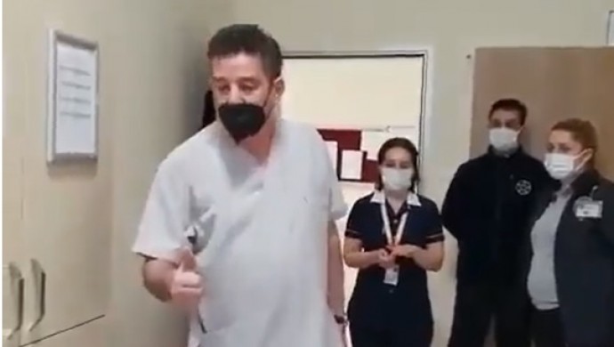 Başhekim iş bırakan doktorların odasını bastı